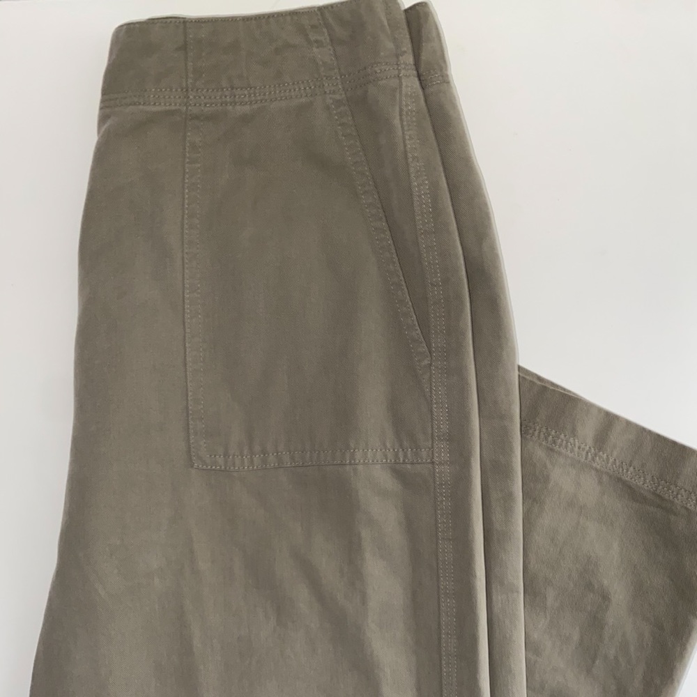 Green high waisted flowy straight leg pants